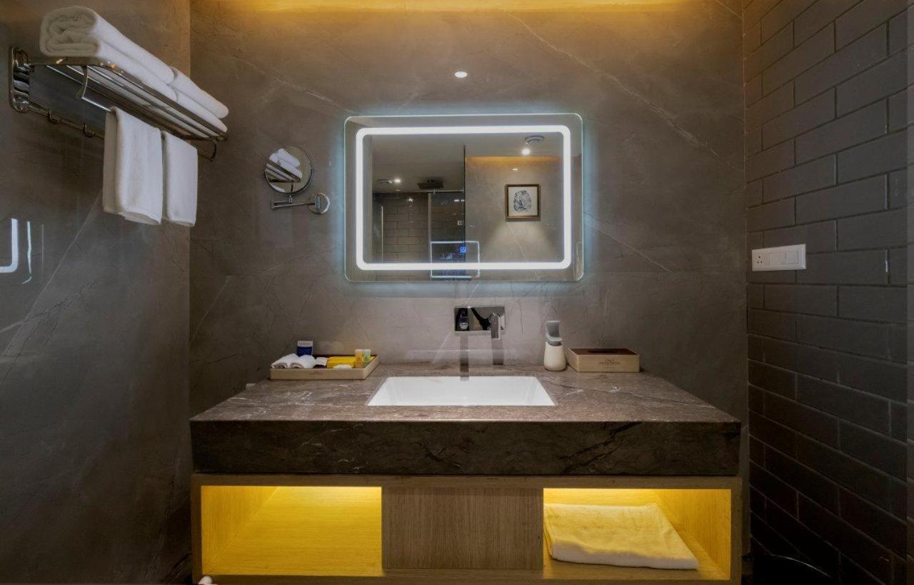 Sarovar Portico Morbi Ngoại thất bức ảnh