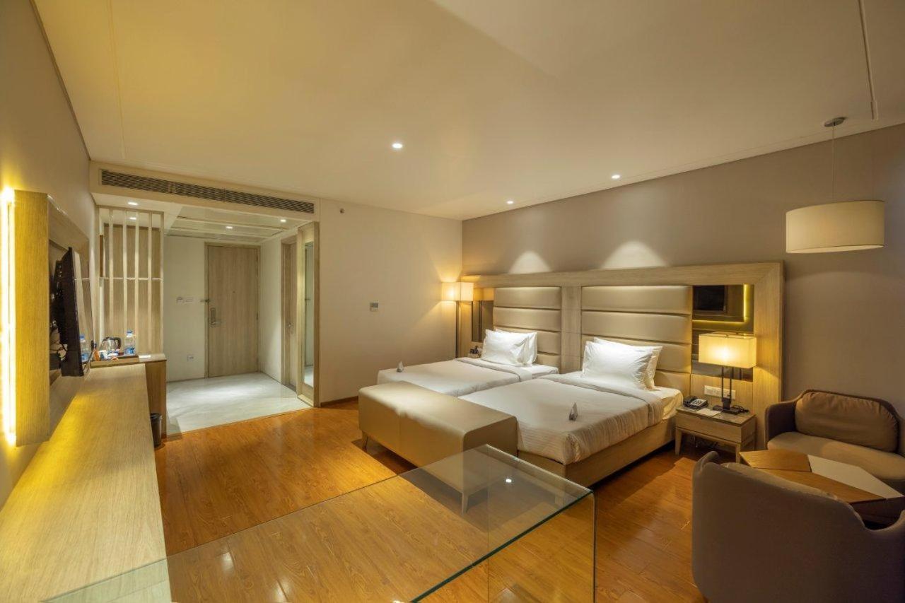 Sarovar Portico Morbi Ngoại thất bức ảnh