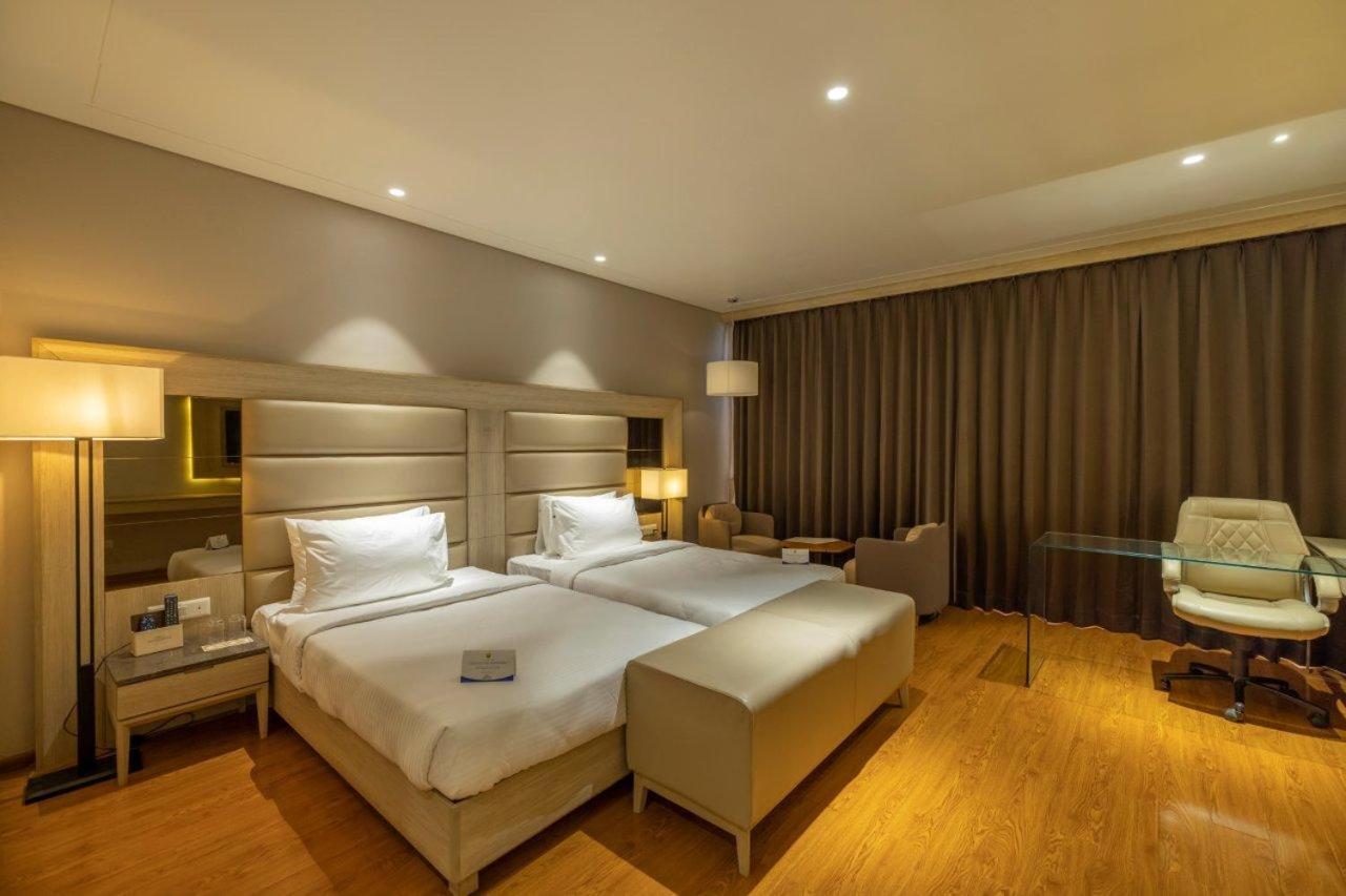 Sarovar Portico Morbi Ngoại thất bức ảnh