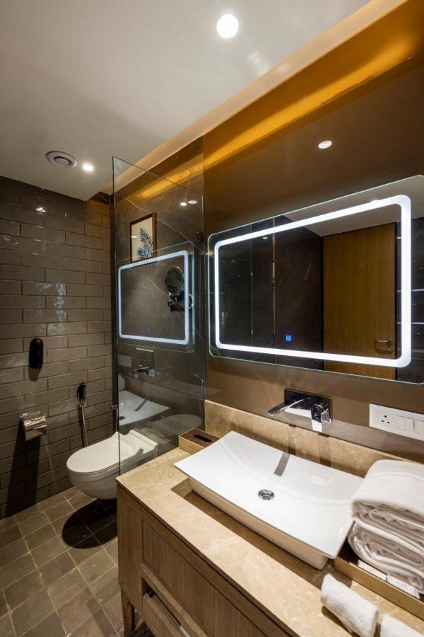 Sarovar Portico Morbi Ngoại thất bức ảnh