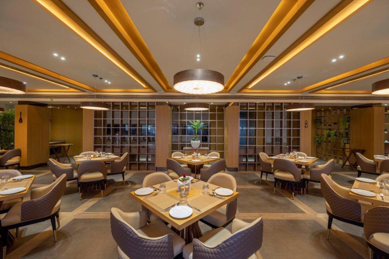 Sarovar Portico Morbi Ngoại thất bức ảnh