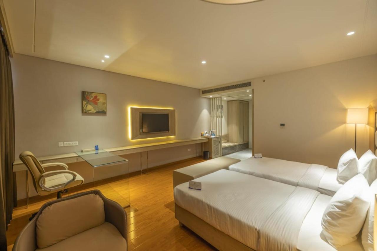 Sarovar Portico Morbi Ngoại thất bức ảnh