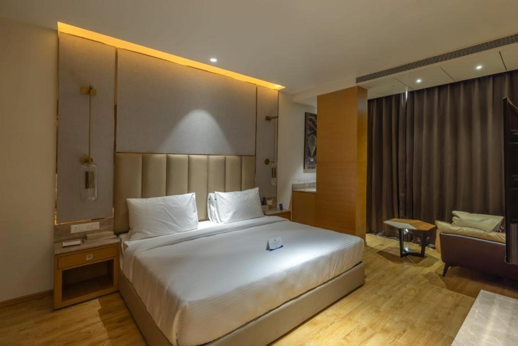 Sarovar Portico Morbi Ngoại thất bức ảnh